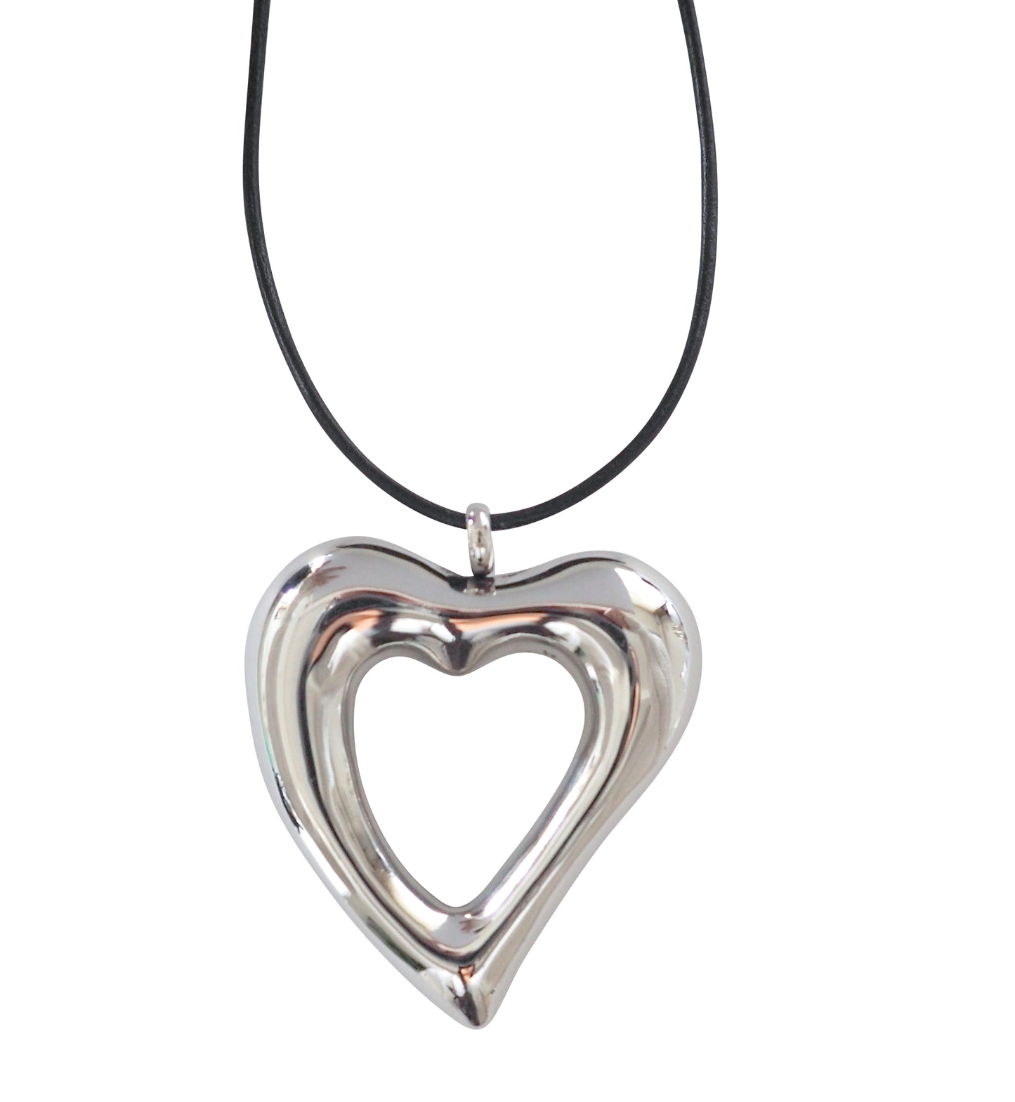 AMORE HEART CORD NECKLACE