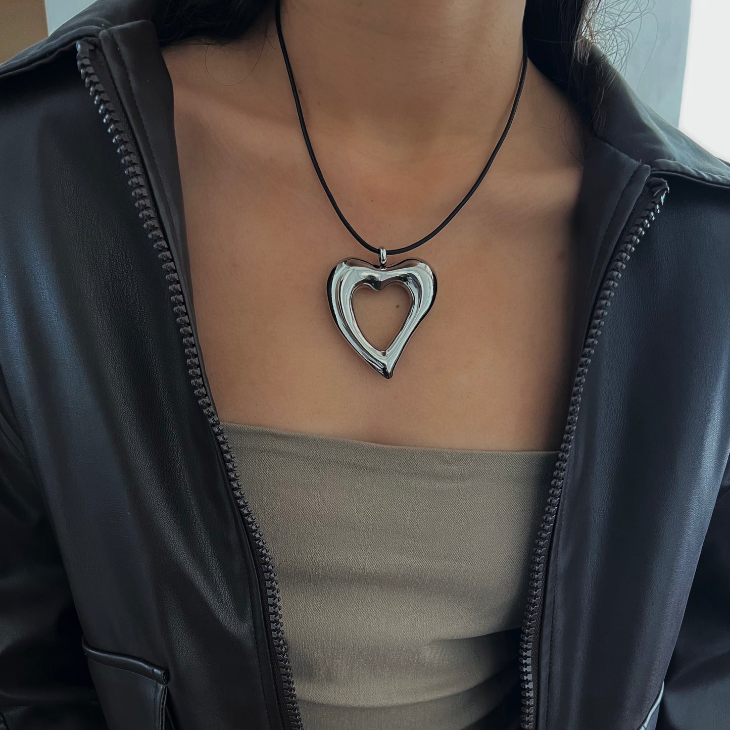 AMORE HEART CORD NECKLACE