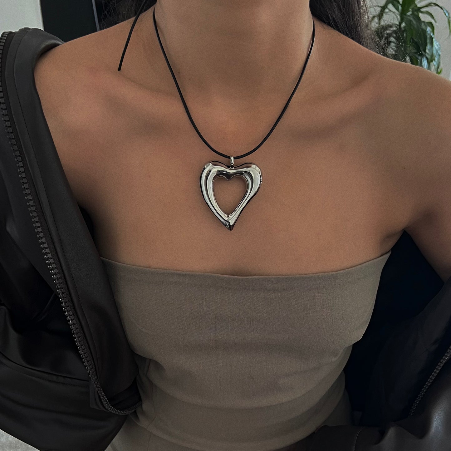 AMORE HEART CORD NECKLACE